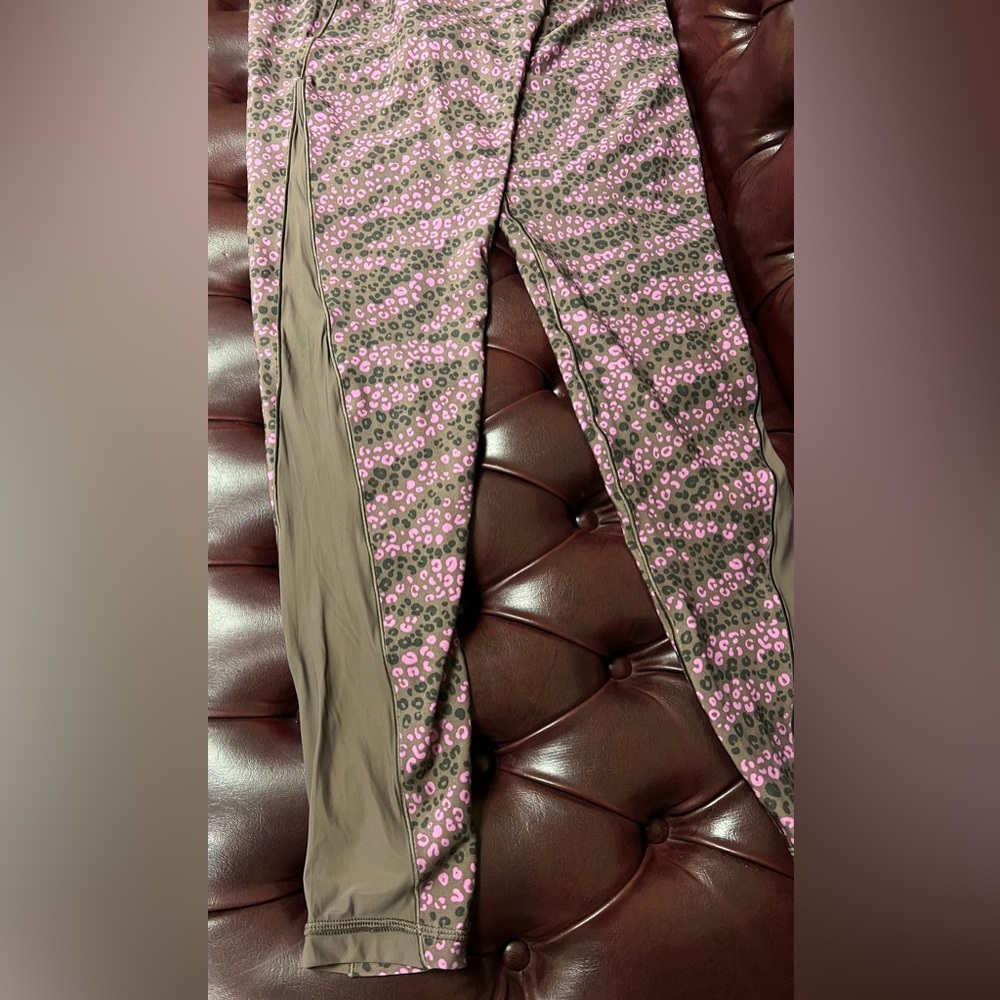 Offline By Aerie Real Me 7/8 Hi-Rise Leopard Leggings - Picture 6 of 7